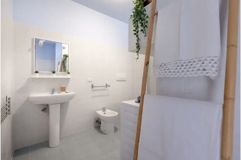 Modern bathroom in Le Marche Italy accommodation