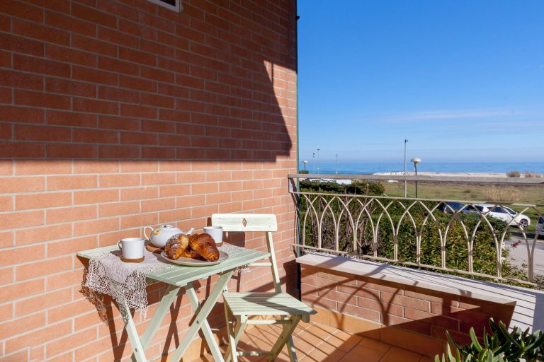 Breakfast with sea view – Le Marche Italy accommodation